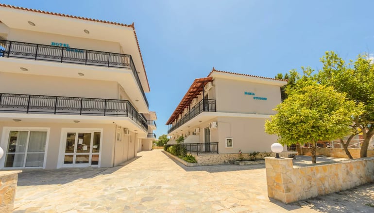 Karras Livin - Λαγανάς, Ζάκυνθος