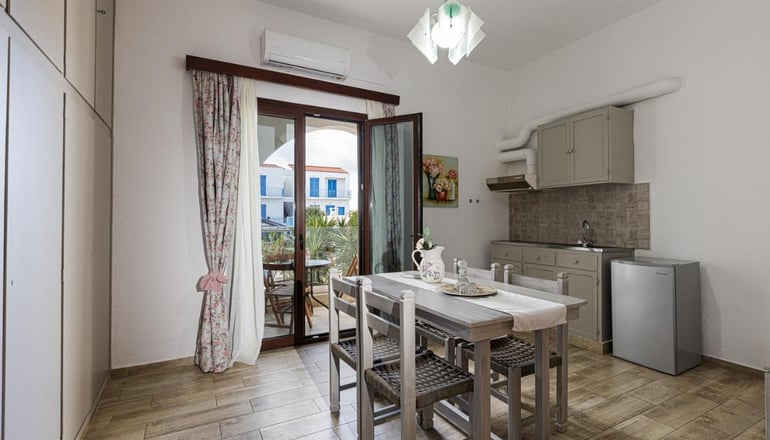 Kasteli Studios & Apartments