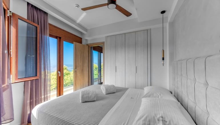 Komody Apartments - Δελφοί