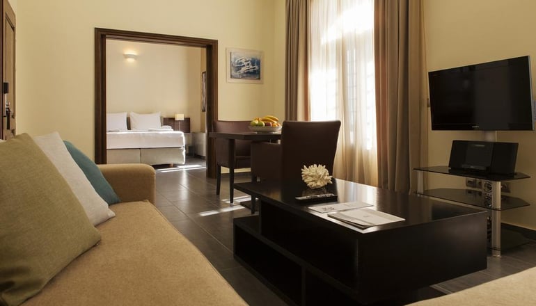 Krinos Suites Hotel - Μπατσί, Άνδρος