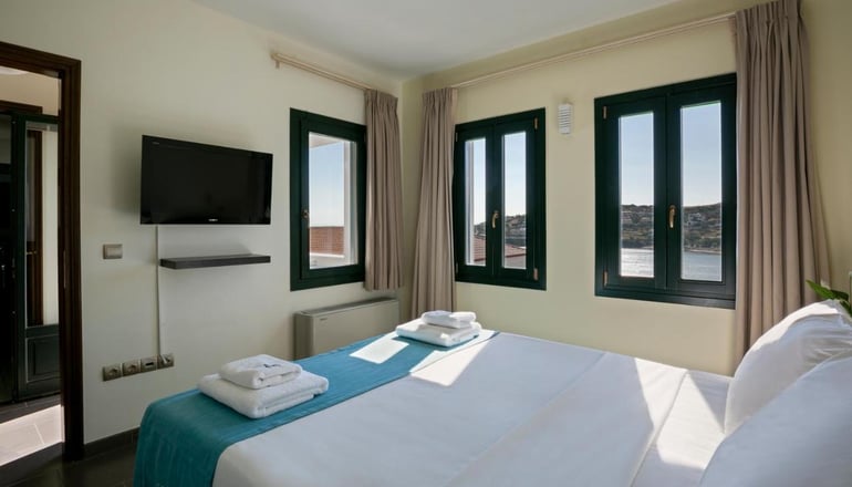 Krinos Suites Hotel - Μπατσί, Άνδρος