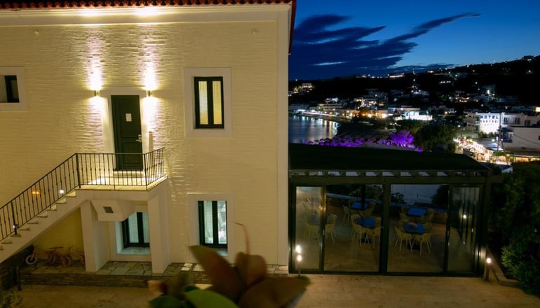 Krinos Suites Hotel - Μπατσί, Άνδρος