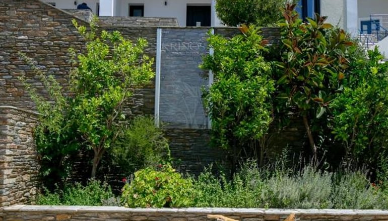 Krinos Suites Hotel - Μπατσί, Άνδρος