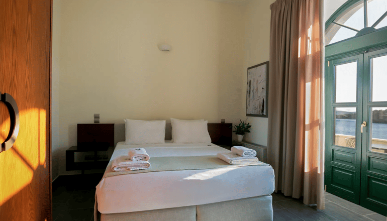 Krinos Suites Hotel - Μπατσί, Άνδρος