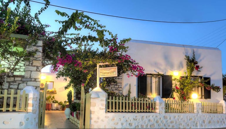 Leonardos Apartments - Νάουσα, Πάρος