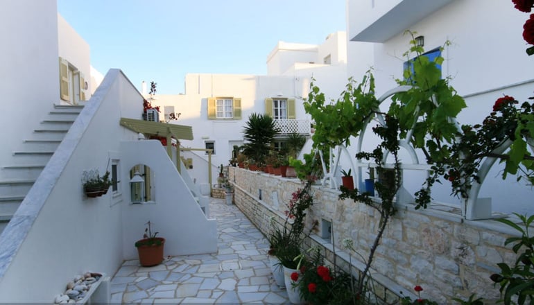 Leonardos Apartments - Νάουσα, Πάρος