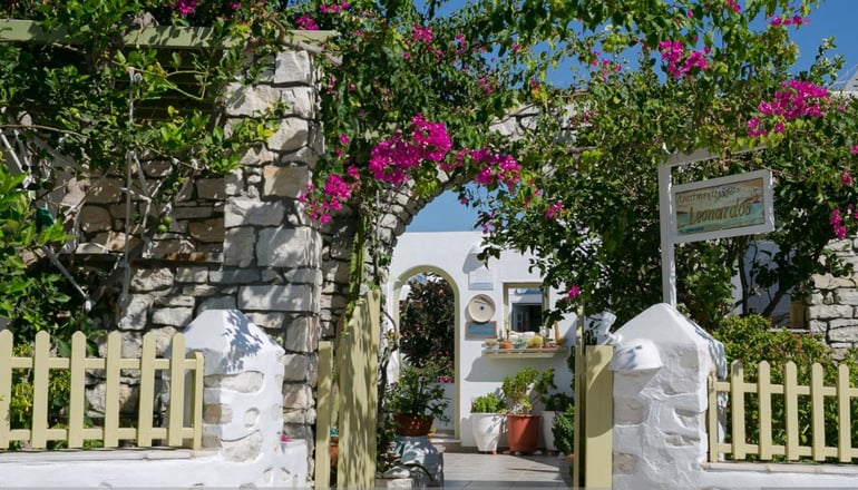 Leonardos Apartments - Νάουσα, Πάρος