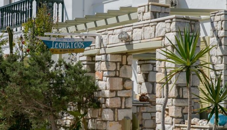 Leonardos Apartments - Νάουσα, Πάρος