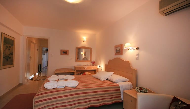Leonardos Apartments - Νάουσα, Πάρος