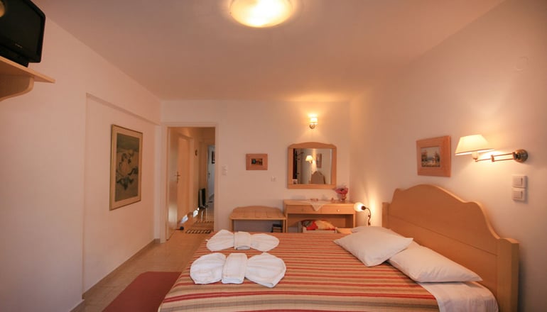 Leonardos Apartments - Νάουσα, Πάρος