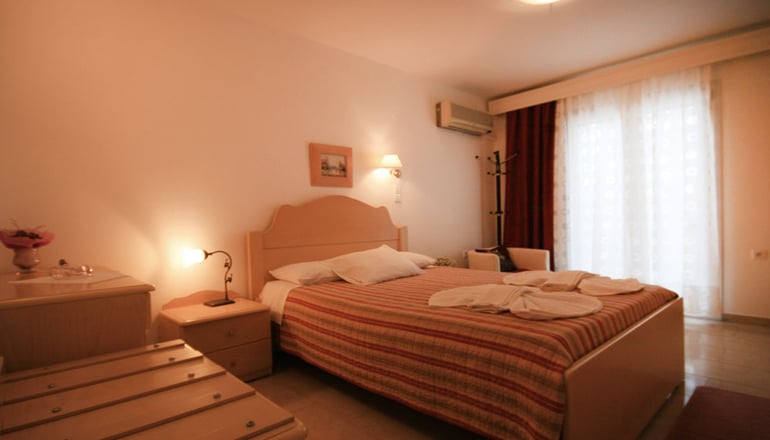Leonardos Apartments - Νάουσα, Πάρος