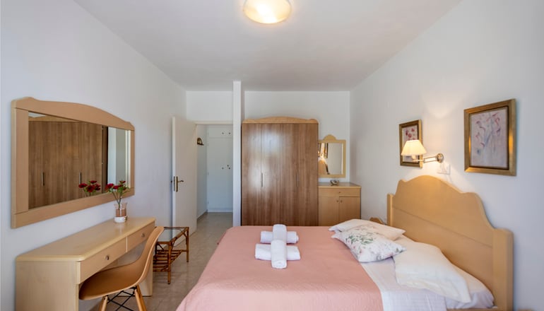 Leonardos Apartments - Νάουσα, Πάρος