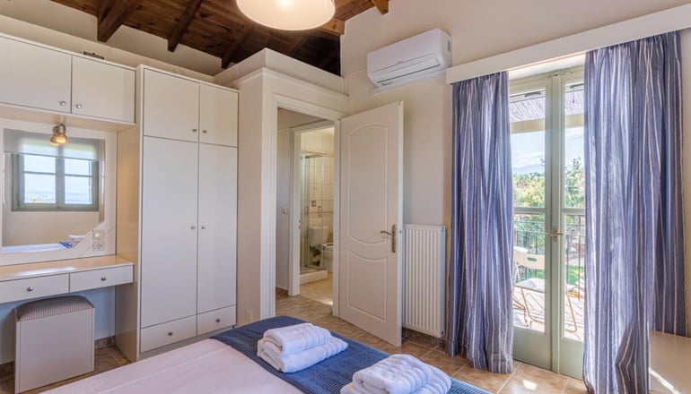 Lithos Stoupa Villas