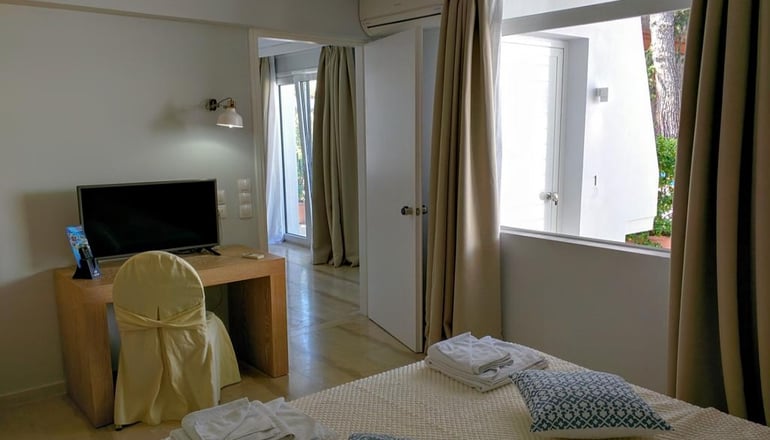 Loriet Hotel - Βαρειά, Λέσβος
