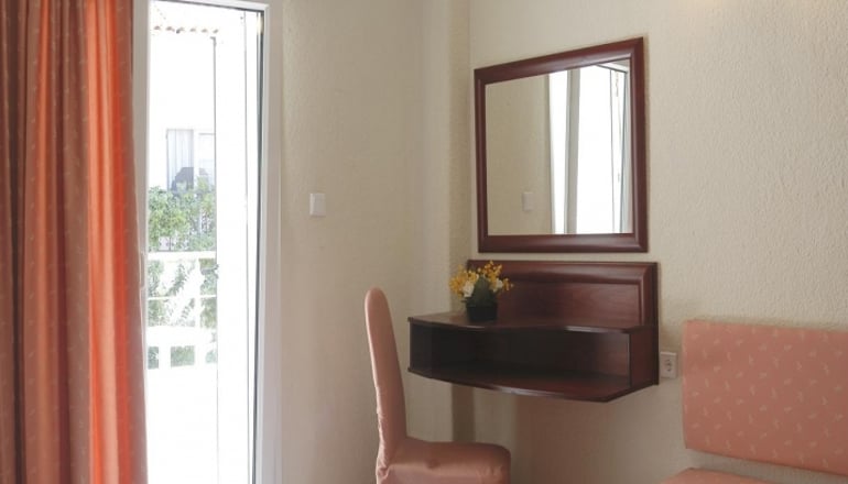 Loutra Village Beach Hotel