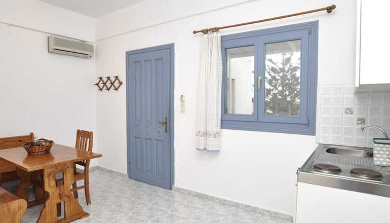 Manos Syros - Μέγας Γιαλός, Σύρος
