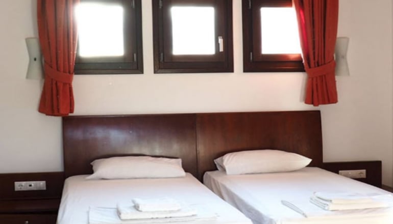 Marianthi Studios & Apartments