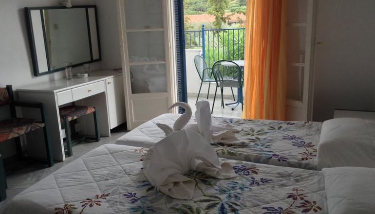 Muses Hotel - Κουκουναριές, Σκιάθος