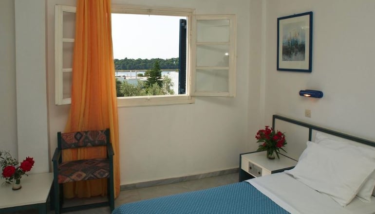 Muses Hotel - Κουκουναριές, Σκιάθος