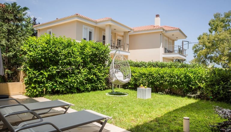 Meliti Waterfront Suites