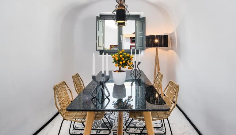 Mirinda Villa Santorini