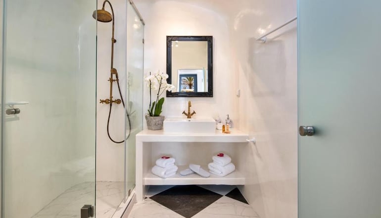 Mirinda Villa Santorini