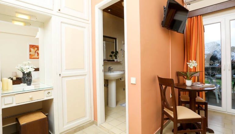 Molfetta Beach Hotel - Γουβιά, Κέρκυρα