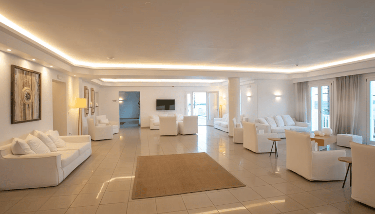 4* George Hotel-  Πλατύς Γιαλός, Μύκονος