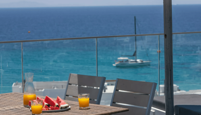 4* George Hotel-  Πλατύς Γιαλός, Μύκονος