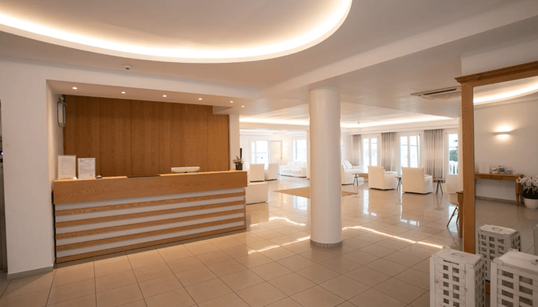 4* George Hotel-  Πλατύς Γιαλός, Μύκονος