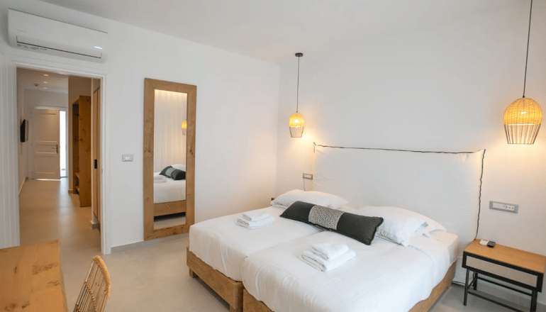 4* George Hotel-  Πλατύς Γιαλός, Μύκονος