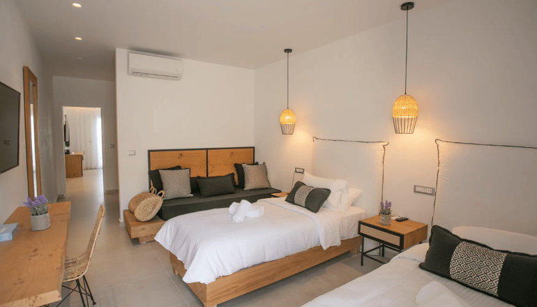 4* George Hotel-  Πλατύς Γιαλός, Μύκονος