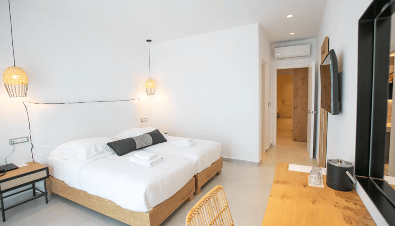 4* George Hotel-  Πλατύς Γιαλός, Μύκονος