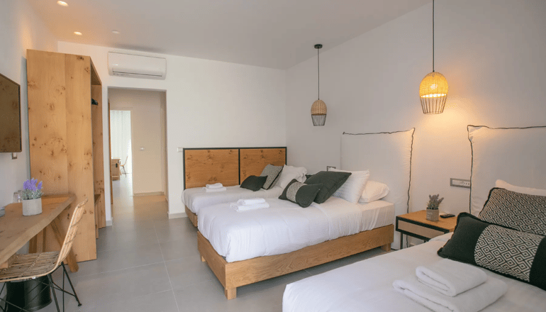 4* George Hotel-  Πλατύς Γιαλός, Μύκονος