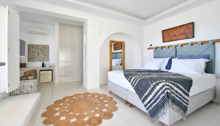 Mythic Exclusive Retreat Paros