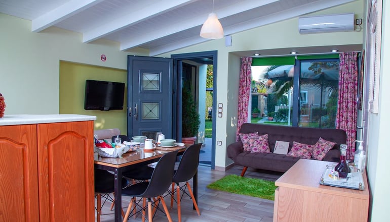Natalie Apartments - Αρτέμιδα, Λούτσα