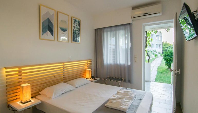 Niforeika Beach Hotel & Bungalows