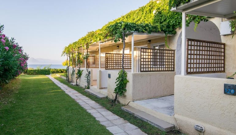 Niforeika Beach Hotel & Bungalows