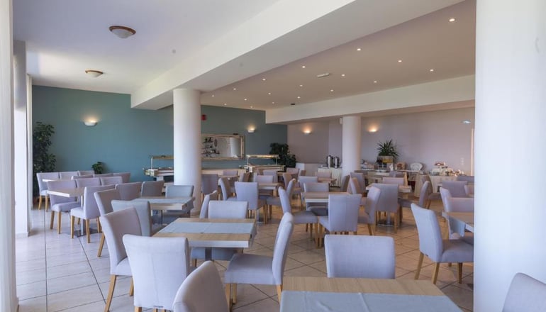 Niforeika Beach Hotel & Bungalows