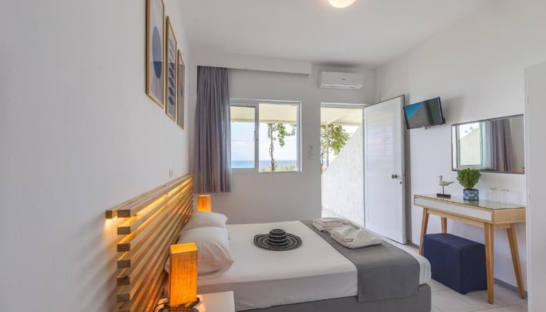 Niforeika Beach Hotel & Bungalows