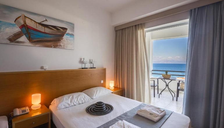 Niforeika Beach Hotel & Bungalows