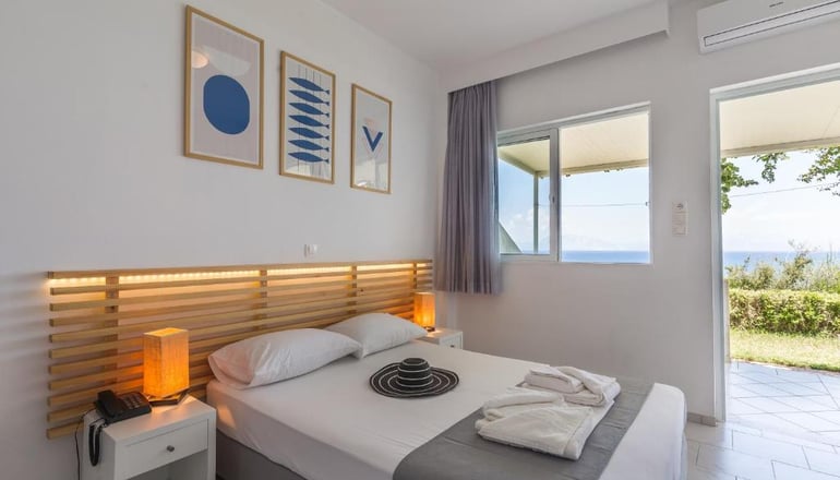 Niforeika Beach Hotel & Bungalows