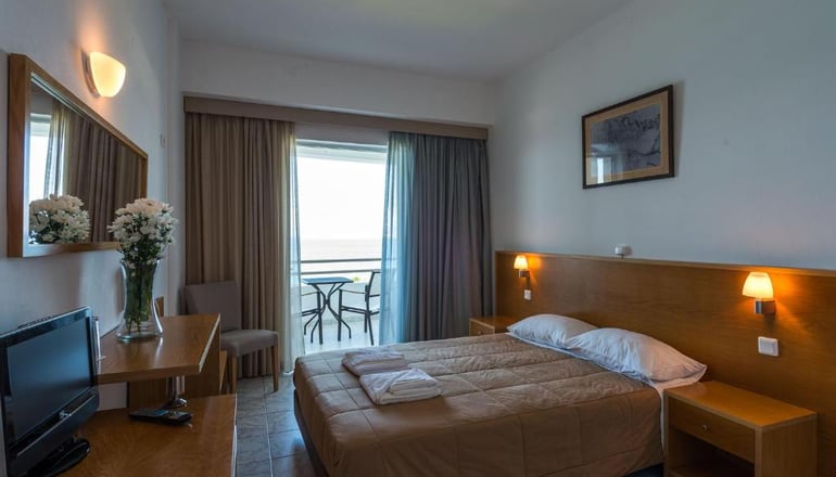 Niforeika Beach Hotel & Bungalows