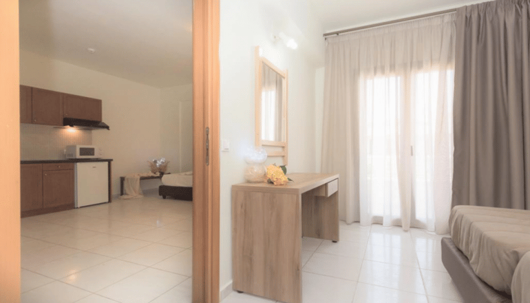 Niriedes-Dionyssos Village