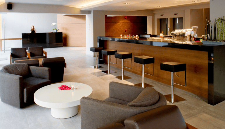 Oktober Hotel