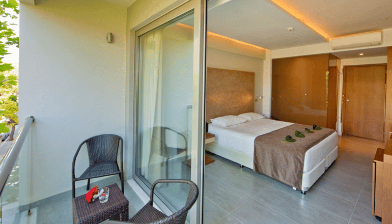 Oktober Hotel