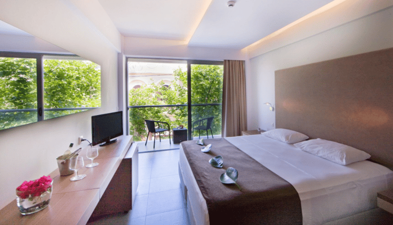 Oktober Hotel