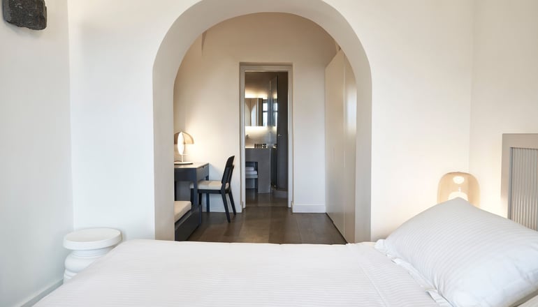 4* Old Castle - Οία, Σαντορίνη
