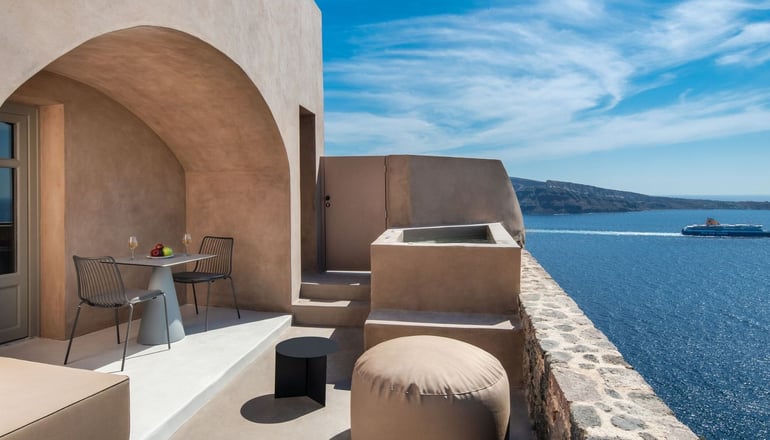 4* Old Castle - Οία, Σαντορίνη