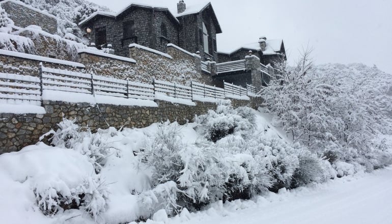 Volhon Mansions by Bill & John Apartments & Villas